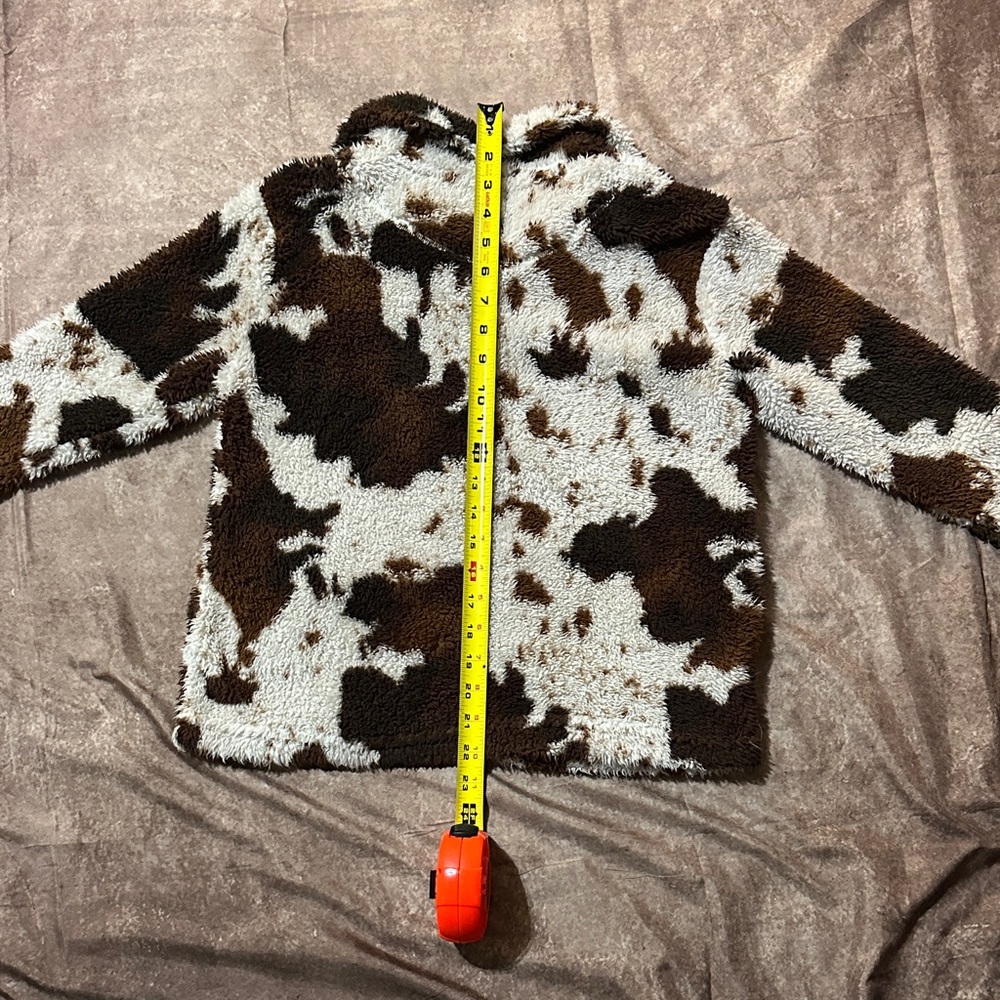 Cozy Cow Print Kids Pullover Size Medium - Picture 4 of 6